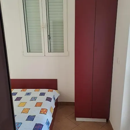 In With Terrace, Air Conditioning, Wi-fi, Washing Machine