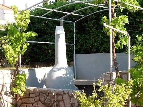 Lejlighed In With Terrace, Air Conditioning, Wi-fi, Washing Machine Punat