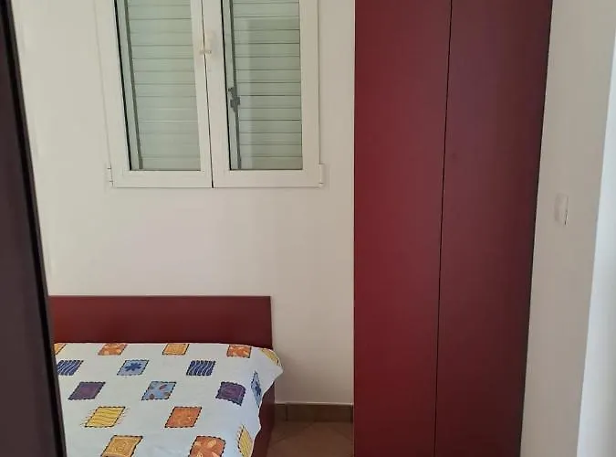 In With Terrace, Air Conditioning, Wi-fi, Washing Machine