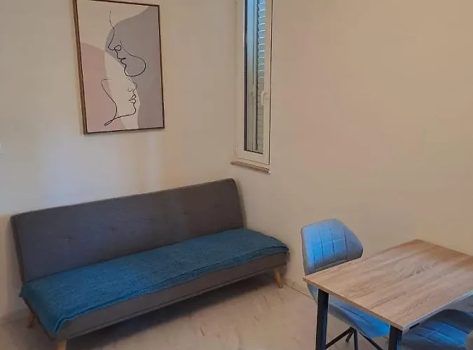 Lejlighed In With Terrace, Air Conditioning, Wi-fi, Washing Machine