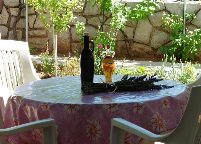 Lejlighed In With Terrace, Air Conditioning, Wi-fi, Washing Machine Punat