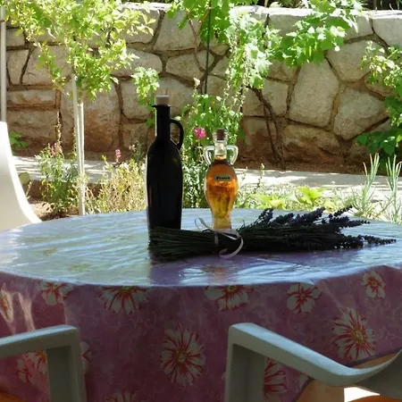 Appartamento In With Terrace, Air Conditioning, Wi-fi, Washing Machine Punat