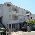 In With Terrace, Air Conditioning, Wi-fi, Washing Machine Apartmán