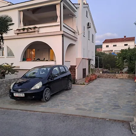 In With Terrace, Air Conditioning, Wi-fi, Washing Machine Apartment