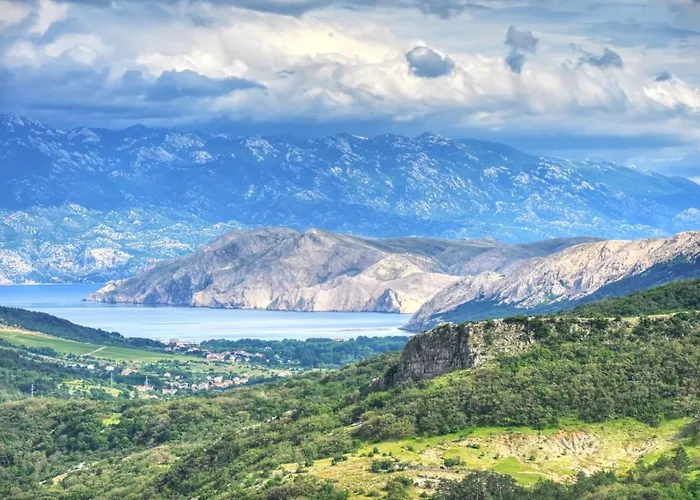 Apartment In With Terrace, Air Conditioning, Wi-fi, Washing Machine Punat
